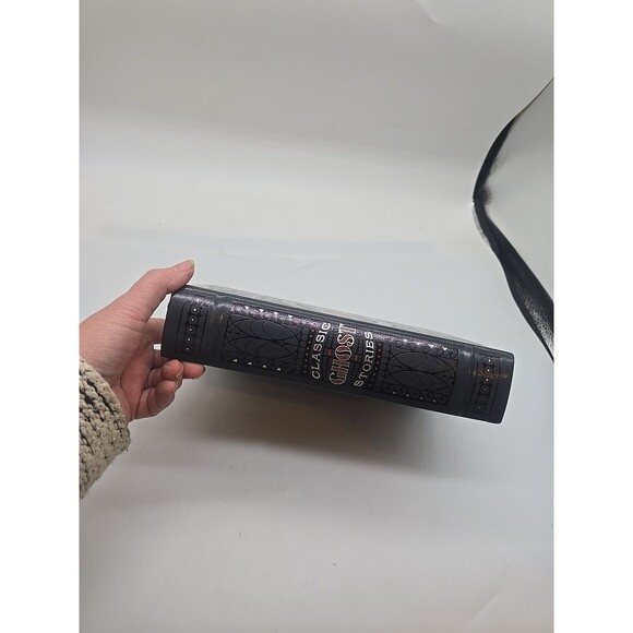 Classic Ghost Stories (Barnes Noble Collectible Editions) Hardcover - Picture 2 of 9